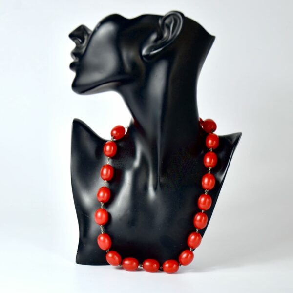 red-bakelite-bead-on-silver-chain divine style
