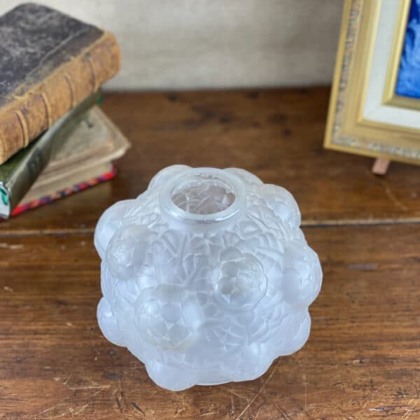 art-deco-globe-vase-in-frosted-glass-espaivet-c1930-antique-french-glass-vase-boule-1930 (5)