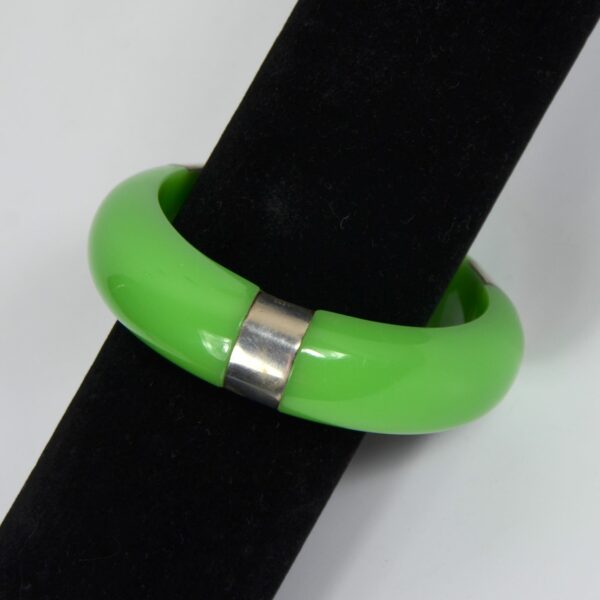 Apple green bakelite and silver bangle divine style french antiques 1