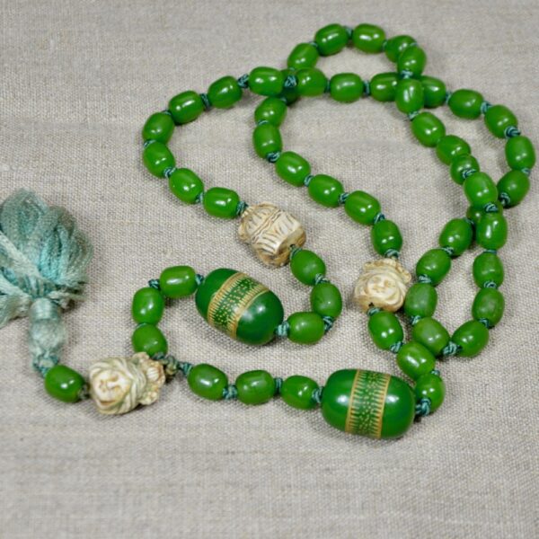1920s Neiger-style green bakelite necklace (2)