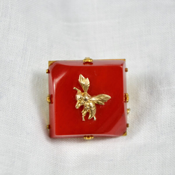red bakelite bee brooch 1930s