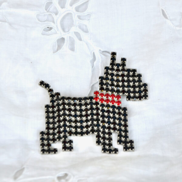 Vintage Dorothy Bauer scottie dog brooch pin rhinestone