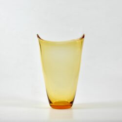 Early Geoffrey Baxter Whitefriars Bat Wing vase, golden amber c1955 pattern (3)