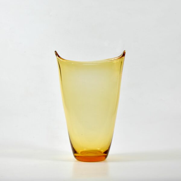 Early Geoffrey Baxter Whitefriars Bat Wing vase, golden amber c1955 pattern (3)