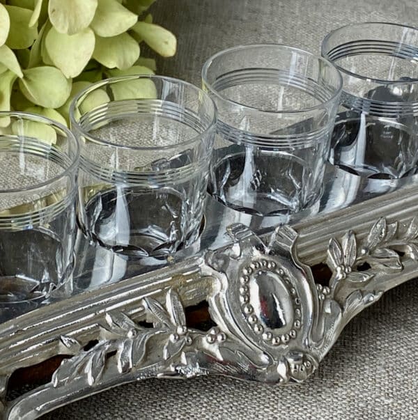 6 Baccarat crystal liquor glasses in silver plate holder (2)