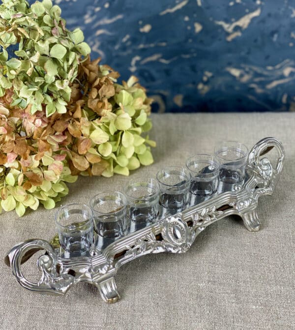 6 Baccarat crystal liquor glasses in silver plate holder (3)
