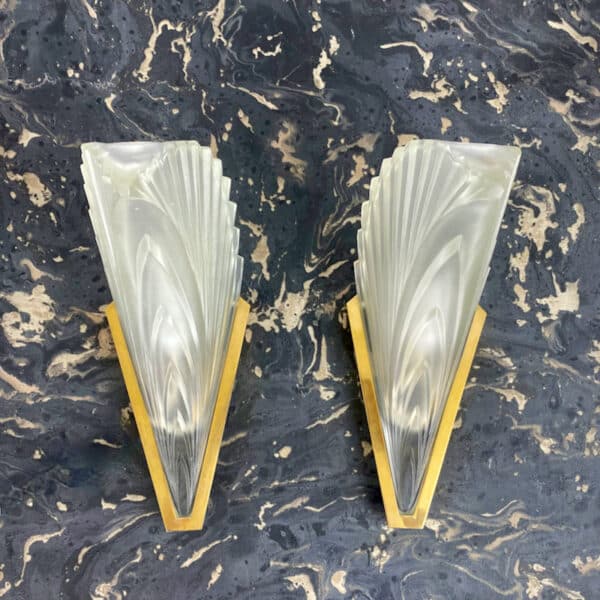 French Art Deco wall lights,Muller Daum Degué,pair of Art Deco lights,Pair of French Art Deco wall lights in brass and pressed frosted glass