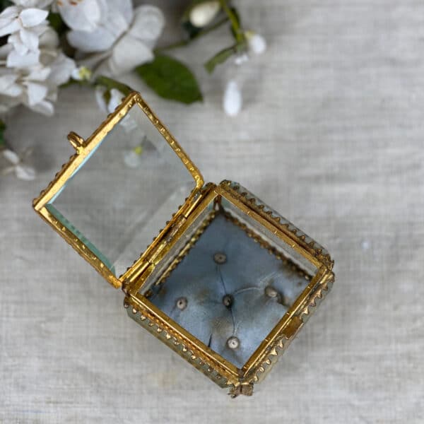 Antique-bevelled-glass-reliquary-jewel-box-napoleon-iii-jewelry-box boudoir